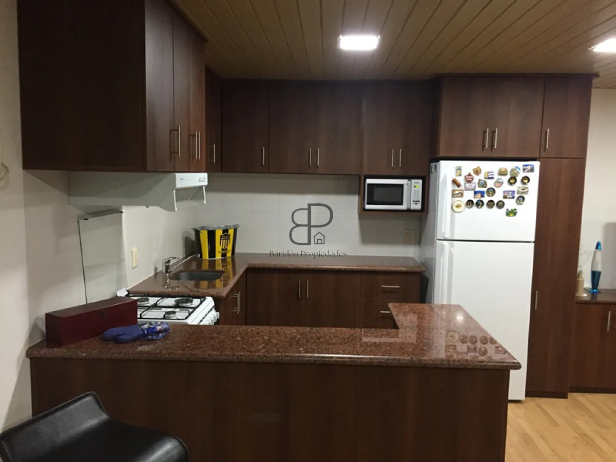 Casa ID.4896 - Venta Gran Casa 4 Dormitorios con Galpón y Piscina Colón