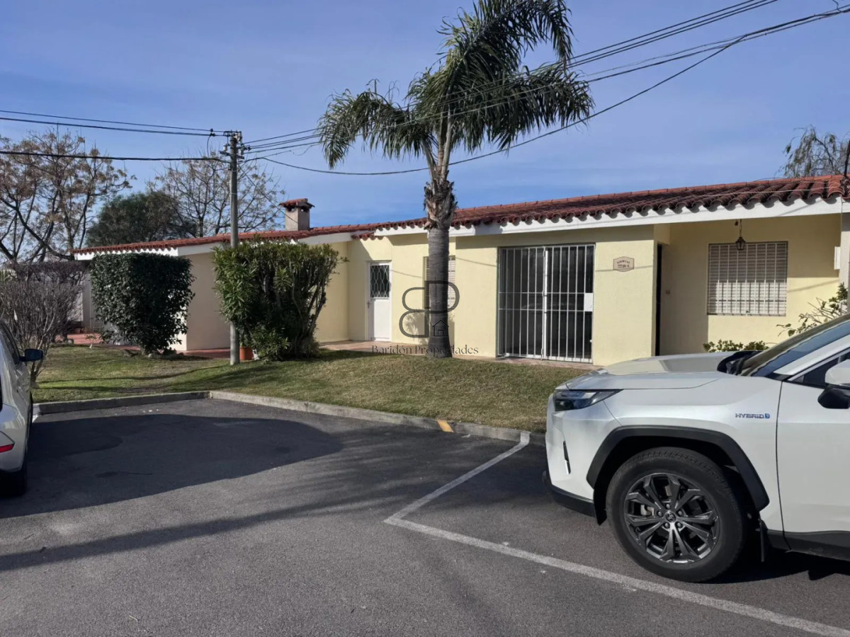 Casa ID.6904 - Alquiler en Complejo Cerrado Carrasco 4 Dormitorios y Cochera