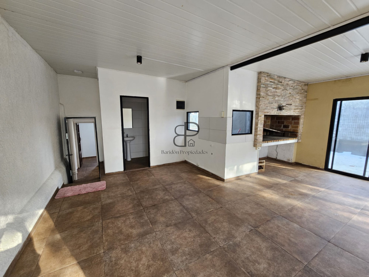 Casa ID.6540 - Venta Casa 3 o 4 Dormitorios Barbacoa y Garaje La Blanqueada