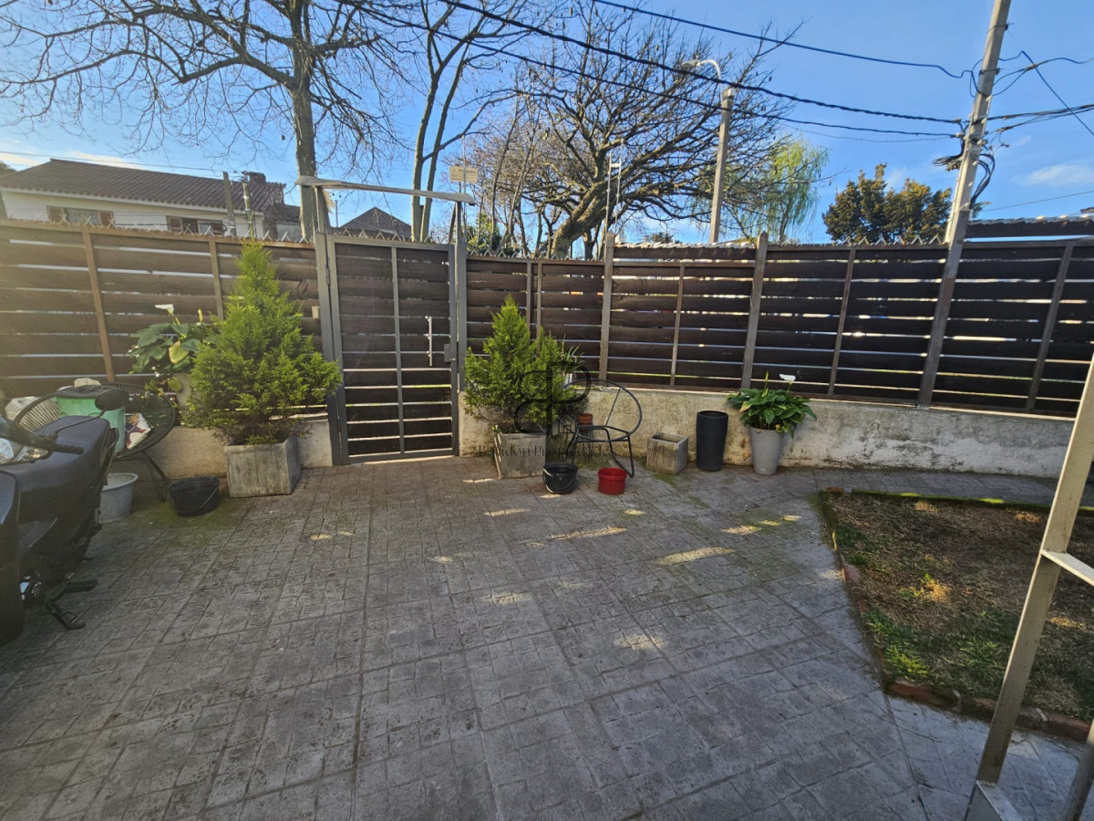 Casa ID.6983 - Venta Casa 1 Dormitorio Buceo con patio y cochera