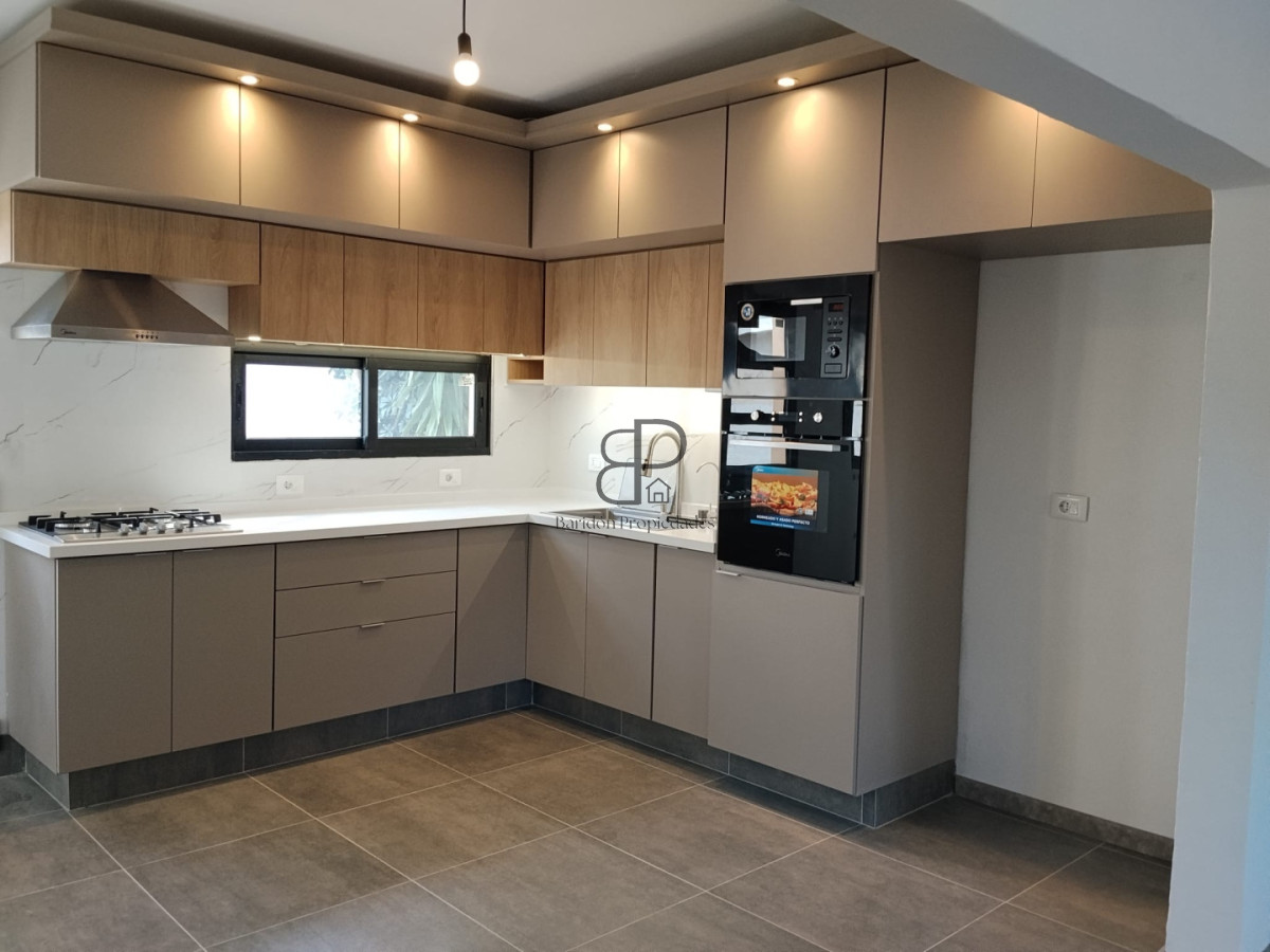 Casa ID.7031 - Venta Casa 3 Dormitorios Lagomar con fondo con parrillero