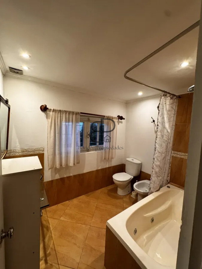Casa ID.6936 - Venta Casa 3 Dormitorios Carrasco con patio y cochera 