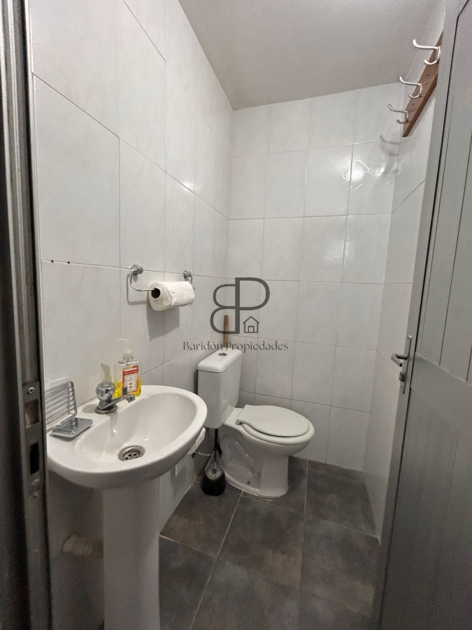 Casa ID.4896 - Venta Gran Casa 4 Dormitorios con Galpón y Piscina Colón
