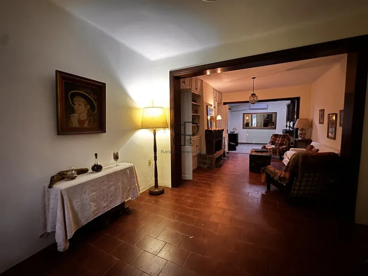 Casa ID.6936 - Venta Casa 3 Dormitorios Carrasco con patio y cochera 