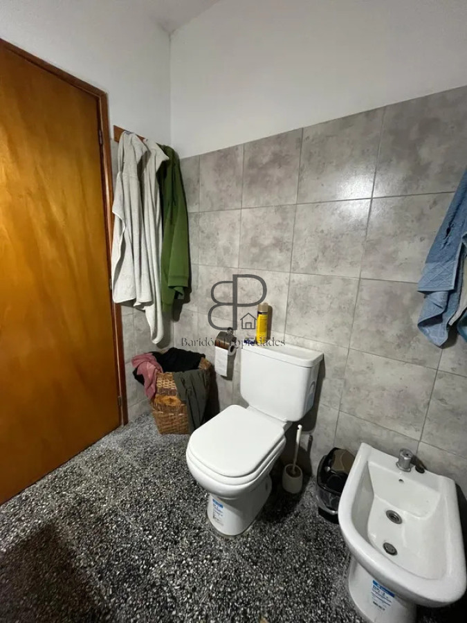 Casa ID.6402 - Venta Casa 3 Dormitorios La Comercial con patio y garaje