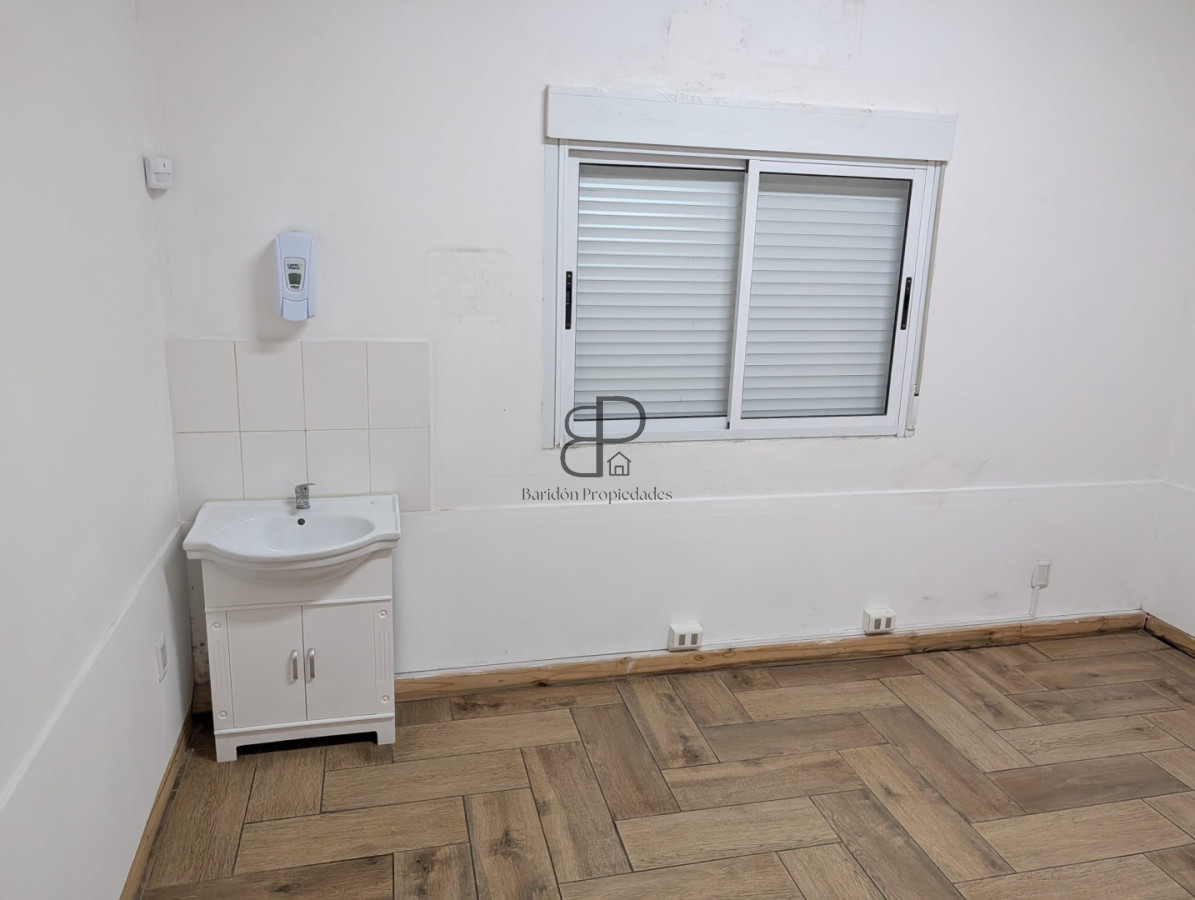 Casa ID.5946 - Alquiler o Venta Casa ideal Empresa La Blanqueada 160m2