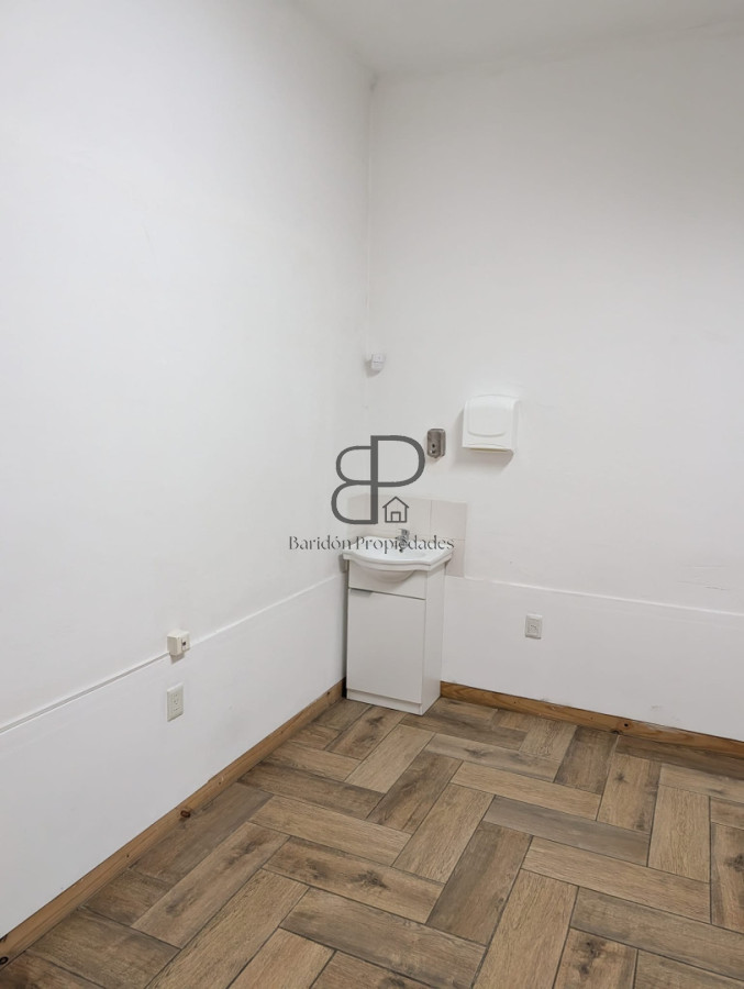 Casa ID.5946 - Alquiler o Venta Casa ideal Empresa La Blanqueada 160m2