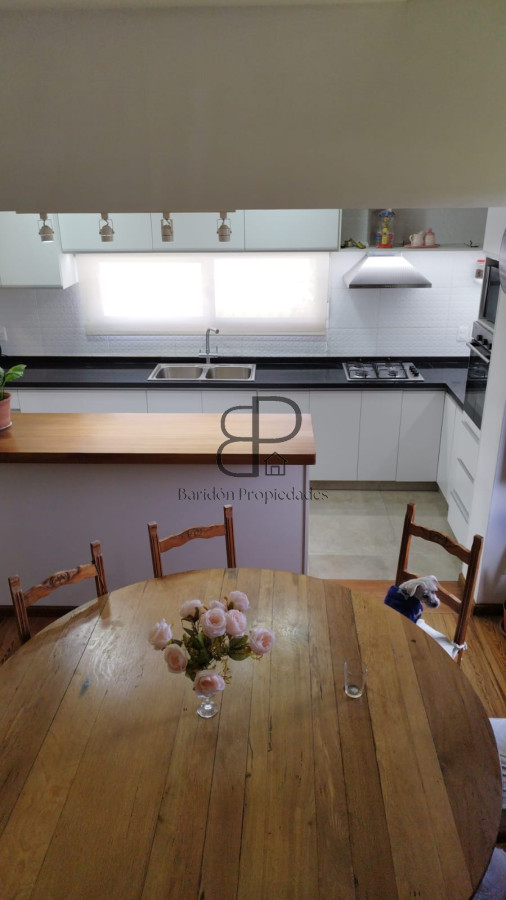 Casa ID.3174 - Venta Casa 5 Dormitorios Sayago con Barbacoa y Galpón