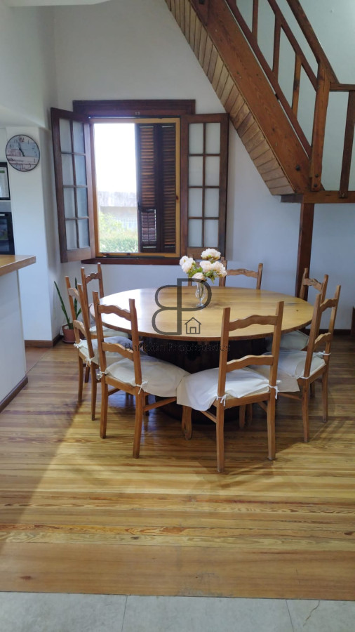 Casa ID.3174 - Venta Casa 5 Dormitorios Sayago con Barbacoa y Galpón