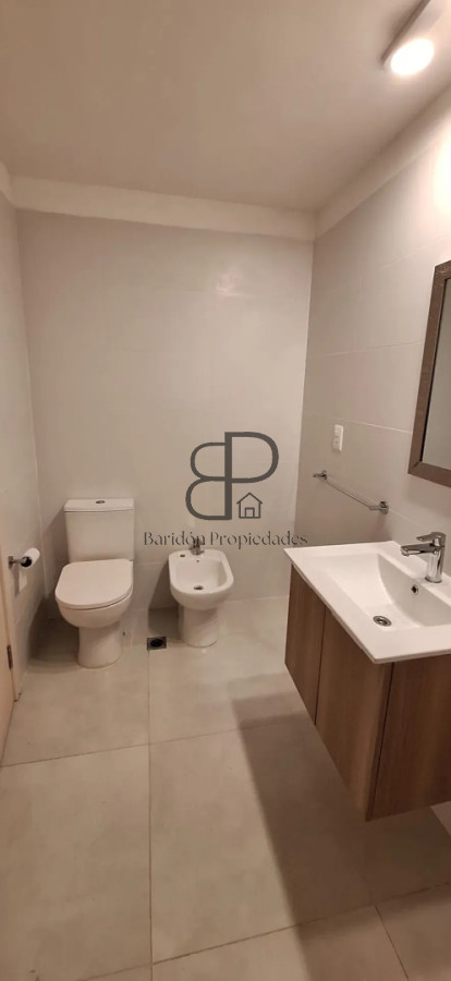 Casa ID.6906 - Alquiler o Venta Casa 2 Dormitorios Parque Miramar Cochera