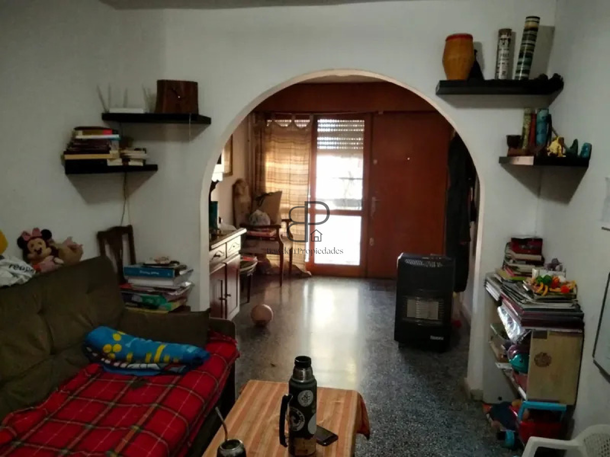 Casa ID.6402 - Venta Casa 3 Dormitorios La Comercial con patio y garaje