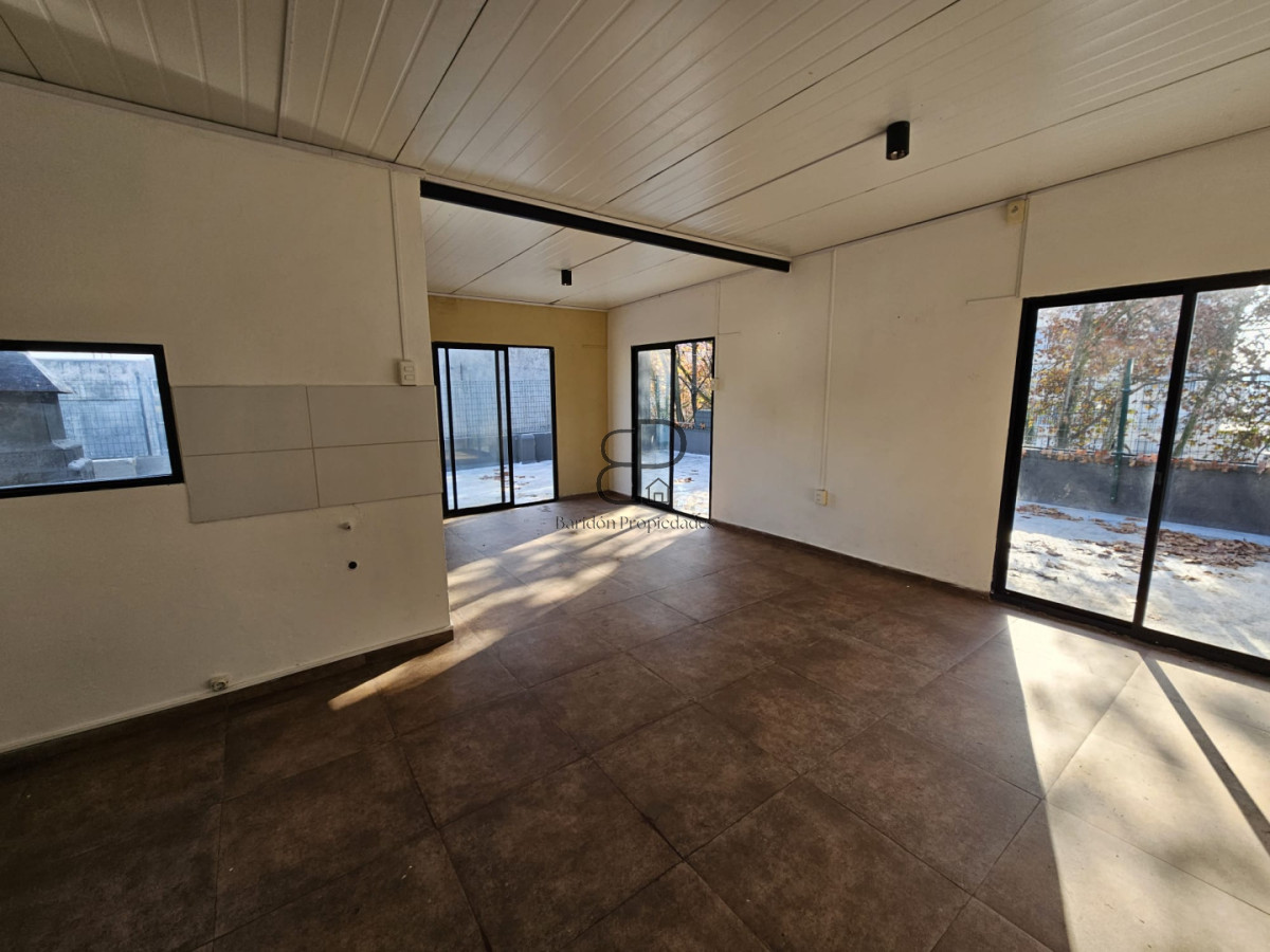 Casa ID.6540 - Venta Casa 3 o 4 Dormitorios Barbacoa y Garaje La Blanqueada