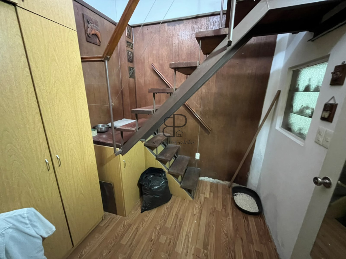 Casa ID.6657 - Venta Casa 4 Dormitorios La Blanqueada con patio y cochera