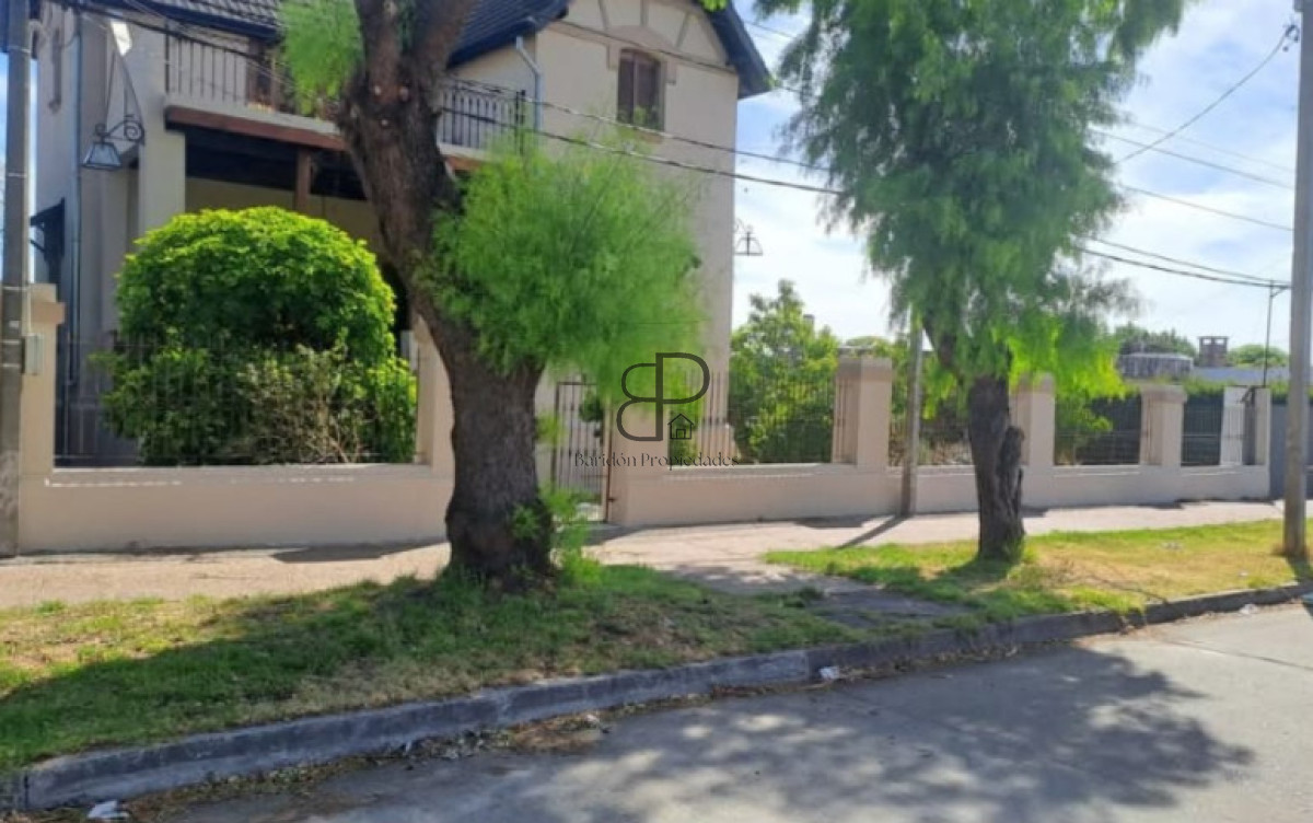 Casa ID.3174 - Venta Casa 5 Dormitorios Sayago con Barbacoa y Galpón