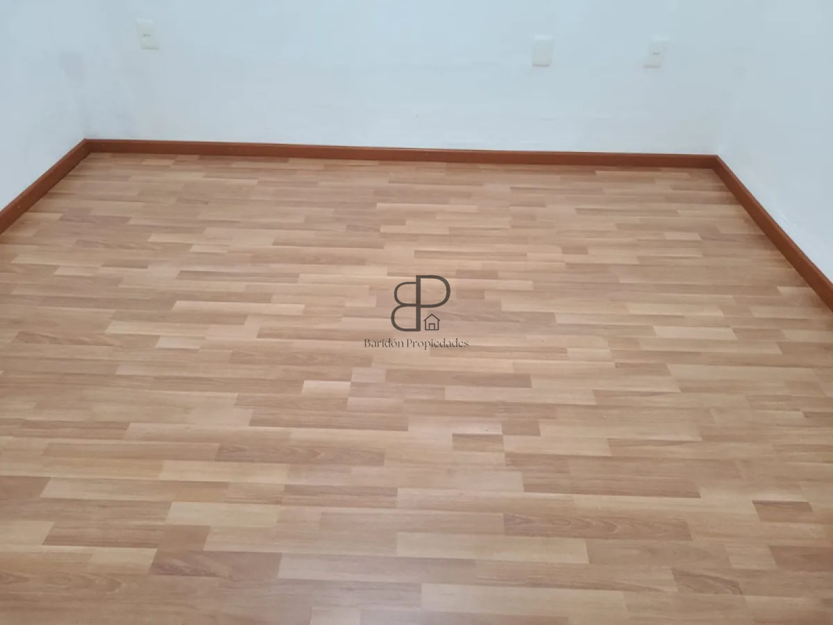 Casa ID.5232 - Venta con renta Casa 4 Dormitorios Cordon con patio y garaje