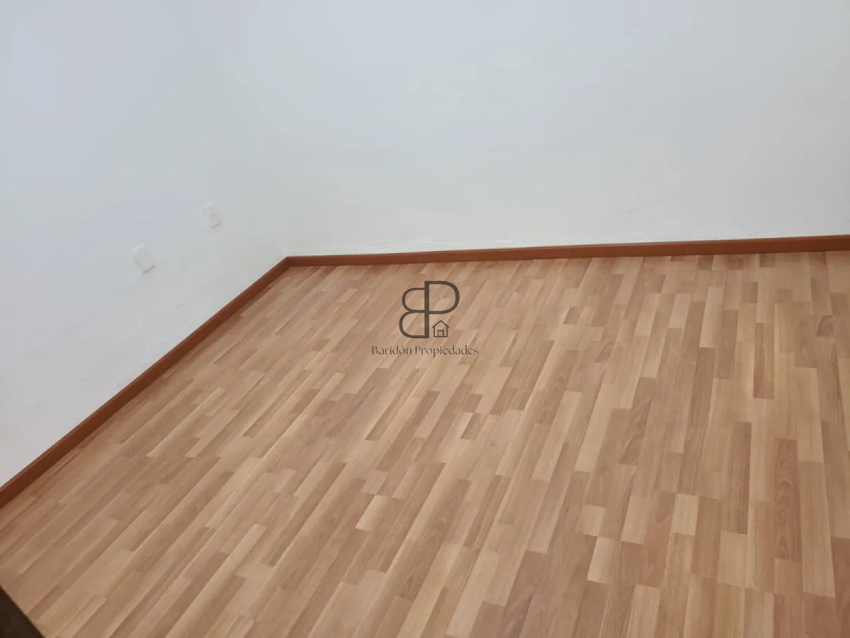 Casa ID.5232 - Venta con renta Casa 4 Dormitorios Cordon con patio y garaje