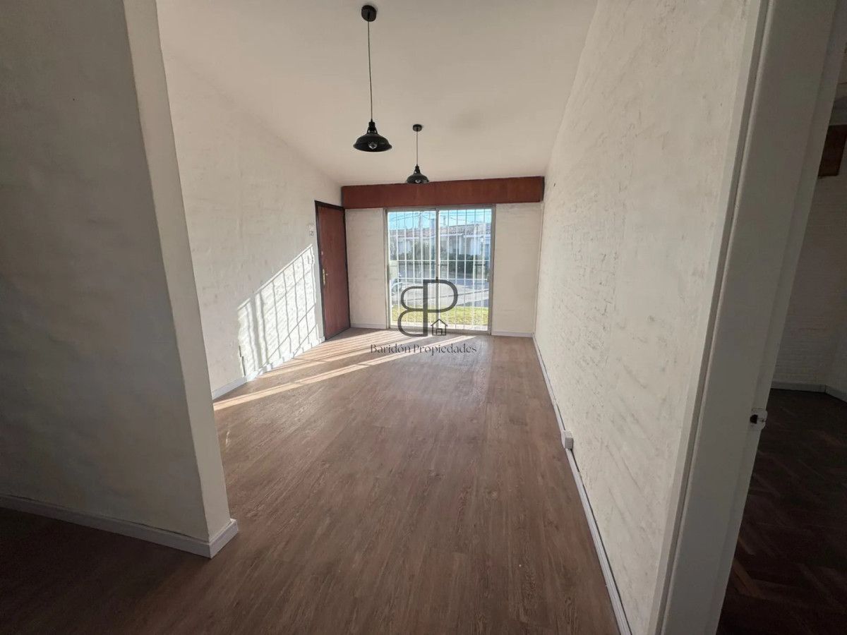 Casa ID.6904 - Alquiler en Complejo Cerrado Carrasco 4 Dormitorios y Cochera