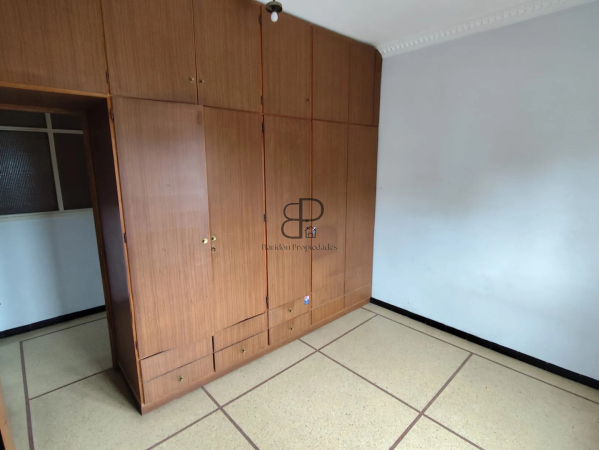 Casa ID.5670 - Venta Casa y Apartamento 4 Dormitorios Paso Molino con garaje