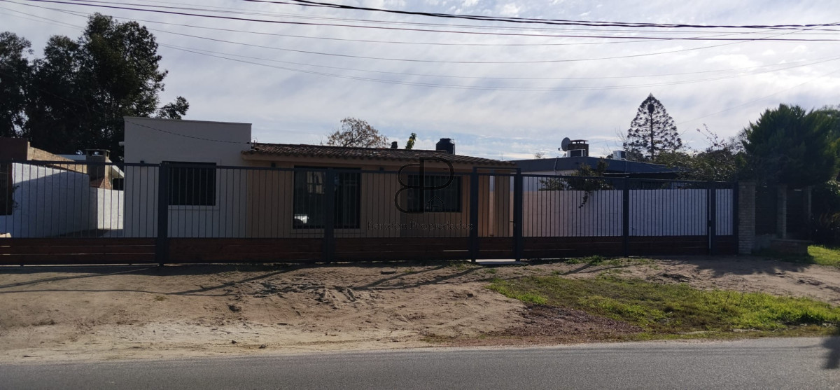 Casa ID.7031 - Venta Casa 3 Dormitorios Lagomar con fondo con parrillero