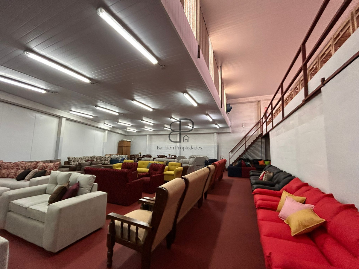 Casa ID.4896 - Venta Gran Casa 4 Dormitorios con Galpón y Piscina Colón