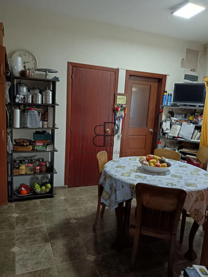 Casa ID.5763 - Venta Gran Casa Padron Unico 5 Dormitorios Cochera y Terraza