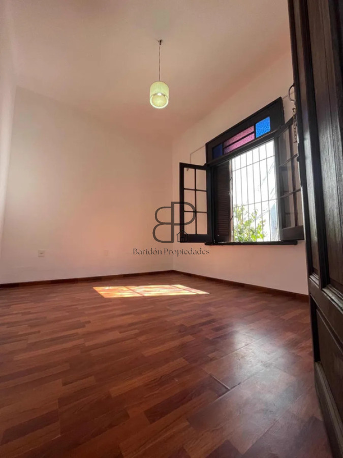 Casa ID.5232 - Venta con renta Casa 4 Dormitorios Cordon con patio y garaje