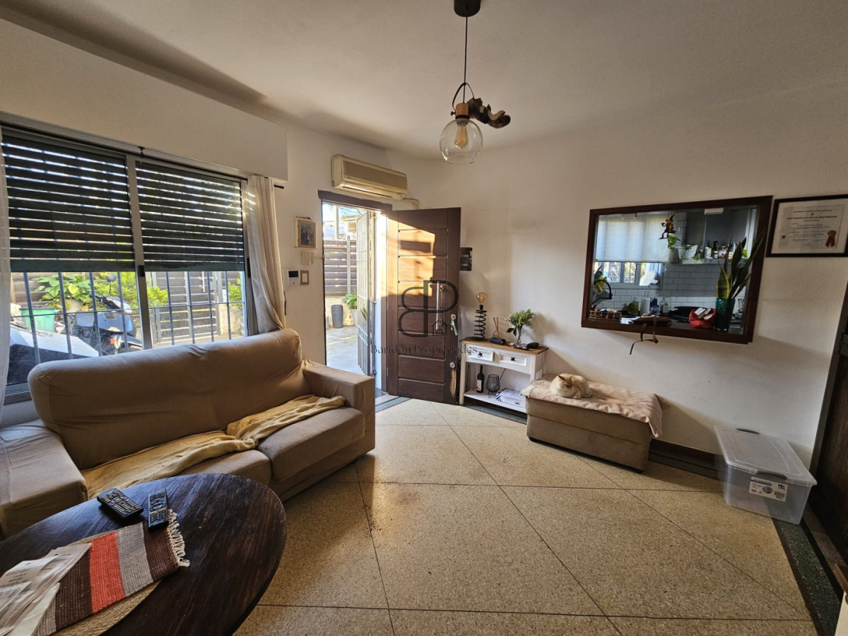 Casa ID.6983 - Venta Casa 1 Dormitorio Buceo con patio y cochera