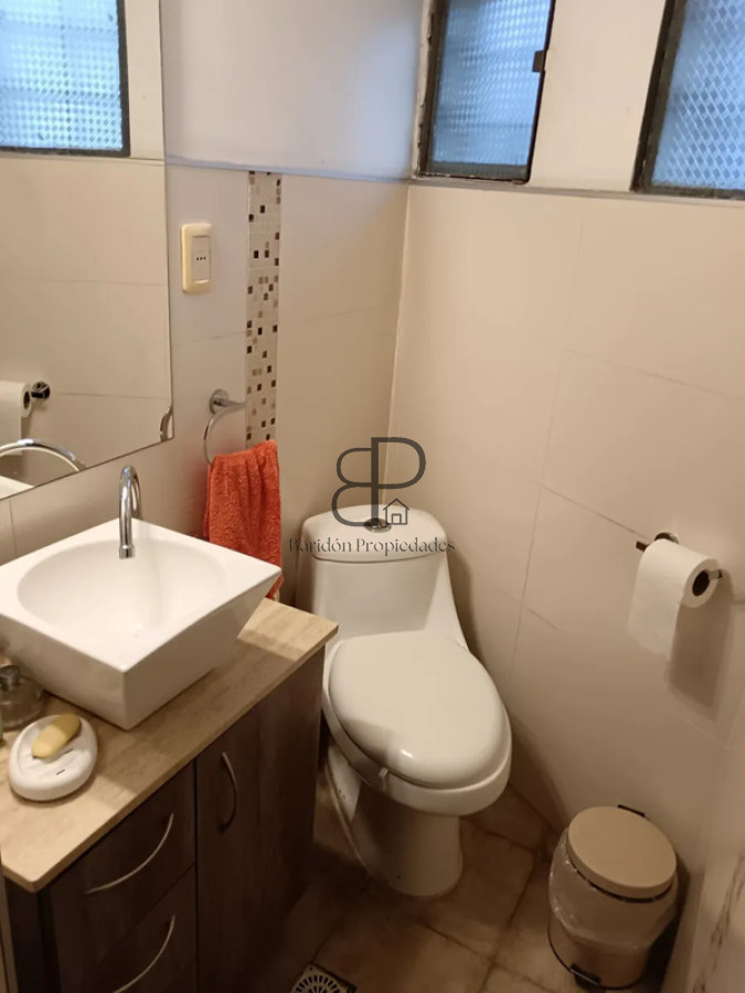 Casa ID.5763 - Venta Gran Casa Padron Unico 5 Dormitorios Cochera y Terraza