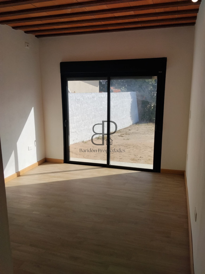 Casa ID.7031 - Venta Casa 3 Dormitorios Lagomar con fondo con parrillero