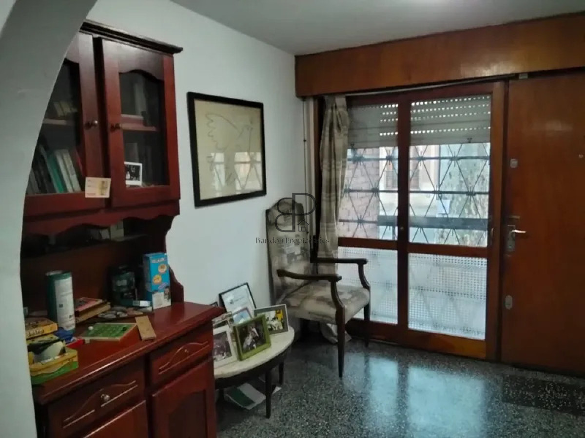 Casa ID.6402 - Venta Casa 3 Dormitorios La Comercial con patio y garaje