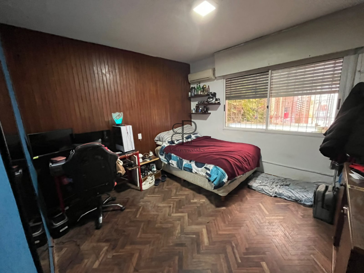 Casa ID.6657 - Venta Casa 4 Dormitorios La Blanqueada con patio y cochera