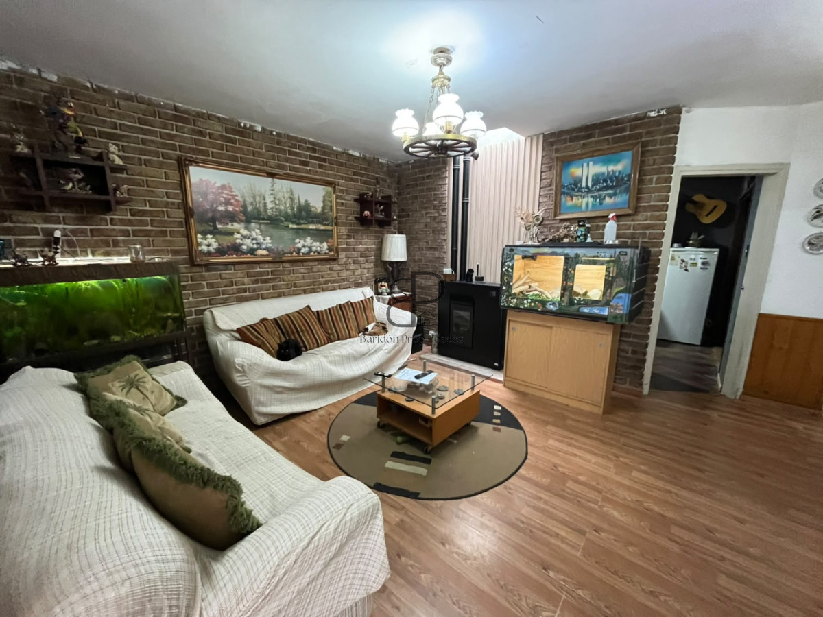 Casa ID.6657 - Venta Casa 4 Dormitorios La Blanqueada con patio y cochera