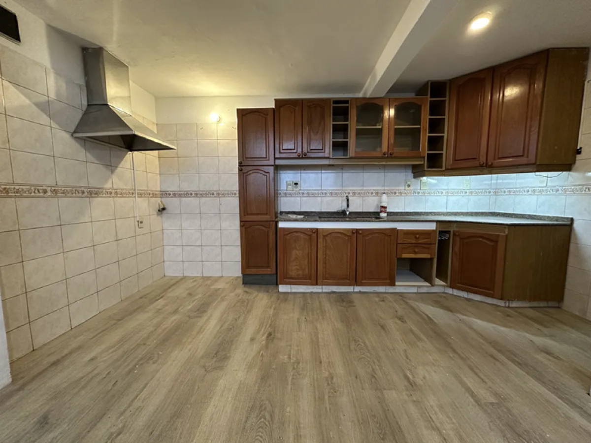 Casa ID.5244 - Alquiler Casa 3 Dormitorios Punta Carretas con Cochera