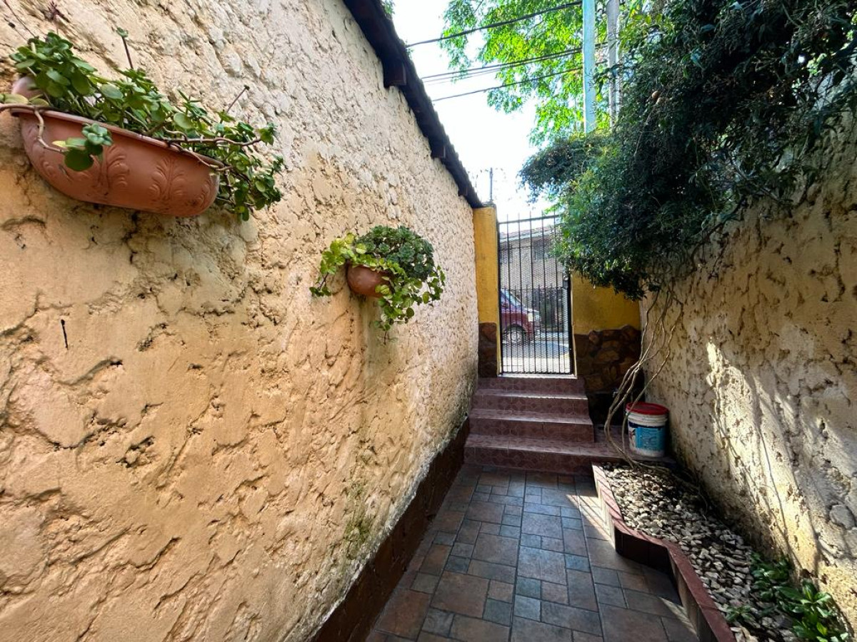 Casa ID.2740 - Venta Casa en ph 2 Dormitorios Buceo con Barbacoa y Garaje