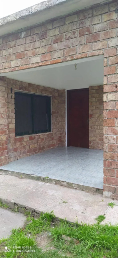Casa ID.6883 - Alquiler Casa Lagomar 4 Dormitorios Patio Cochera y Parrillero