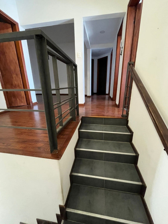 Casa ID.6063 - Alquiler Casa PH 4 Dormitorio Buceo con parrillero