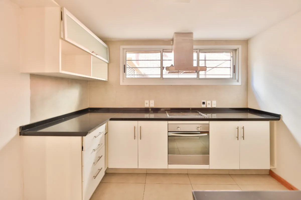 Casa ID.4673 - Venta Excelente Casa 4 Dormitorios Pocitos Garaje y Jardin