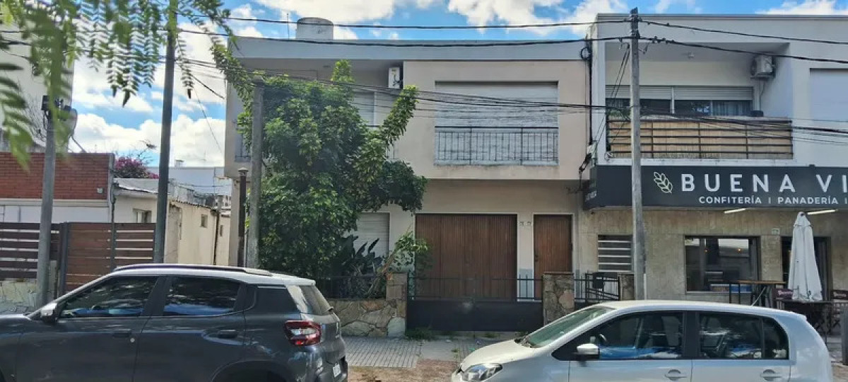 Casa ID.6452 - Alquiler Casa  4 Dormitorios Buceo con azotea y cochera 