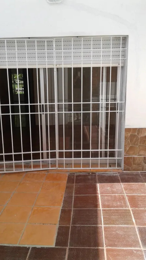 Casa ID.5885 - Alquiler Casa 2 Dormitorio Buceo con patio con parrillero