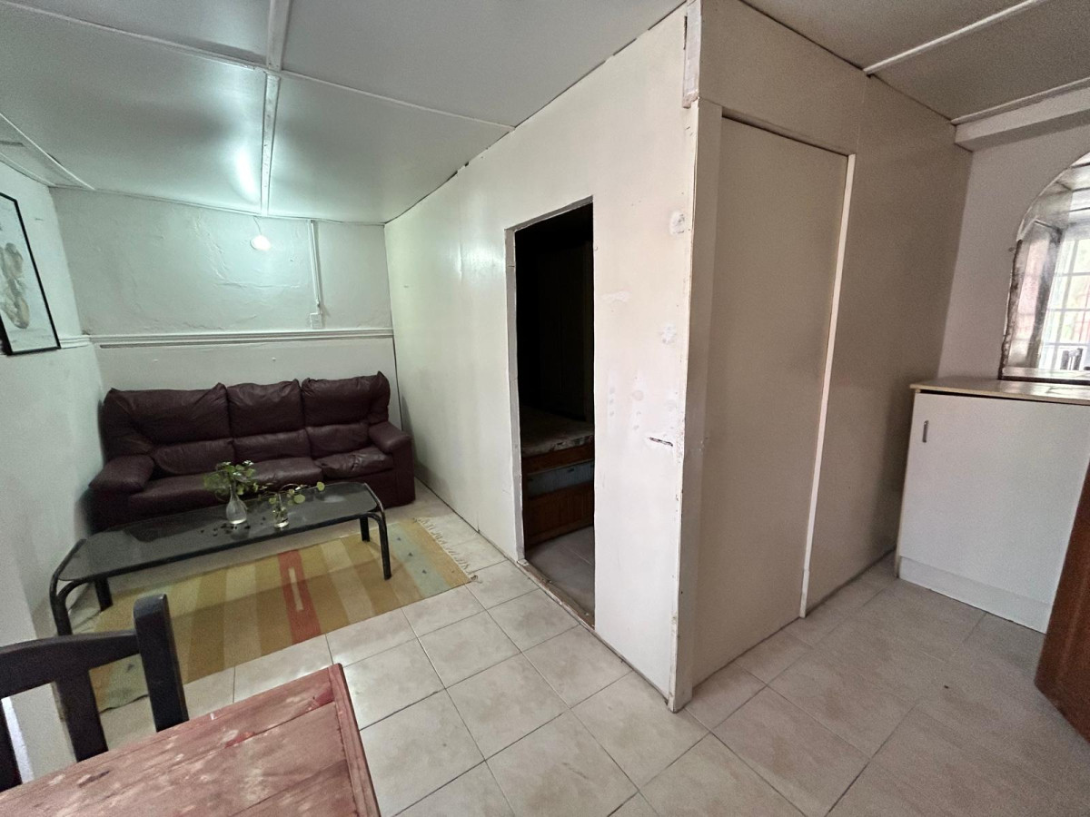 Casa ID.3528 - Venta Casa con Renta Inversión 6 Dormitorios Goes con Patio