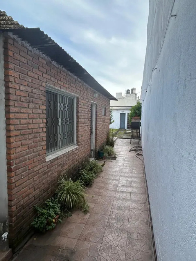 Casa ID.6268 - Venta Casa 3 Dormitorios Brazo Oriental con patio y cochera