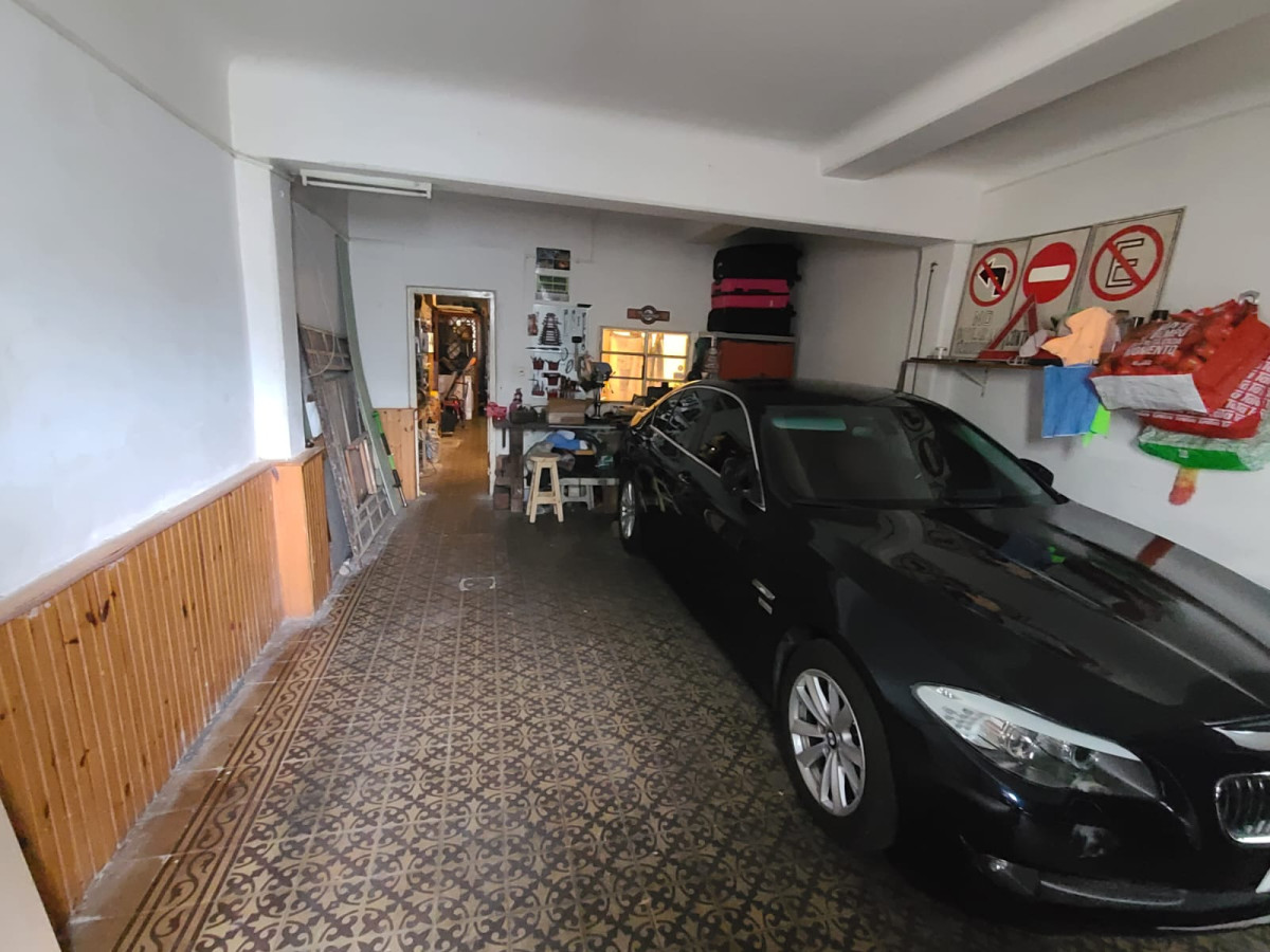 Casa ID.5004 - Venta Casa 5 Dormitorios La Blanqueada con Garaje y Patio