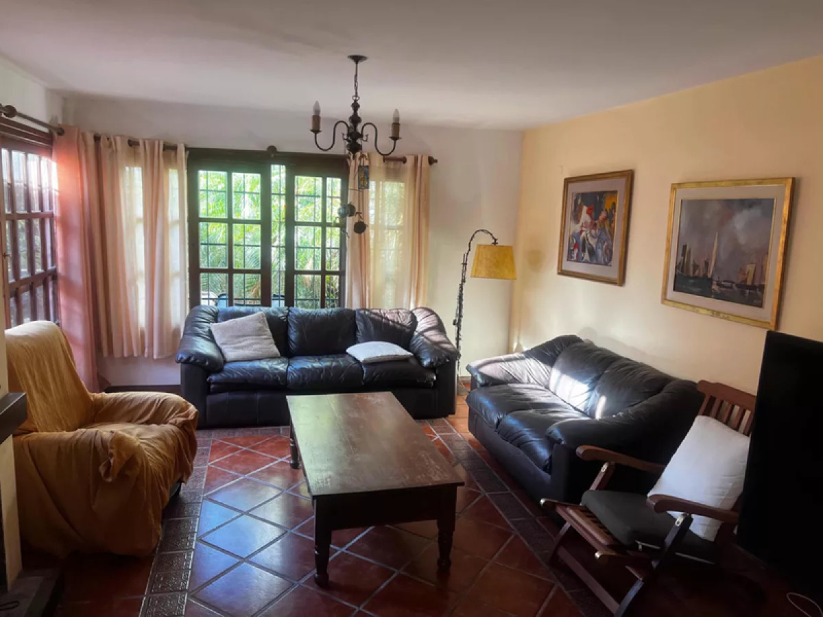 Casa ID.4328 - Venta Casa 4 Dormitorios Pocitos con Patio y Barbacoa