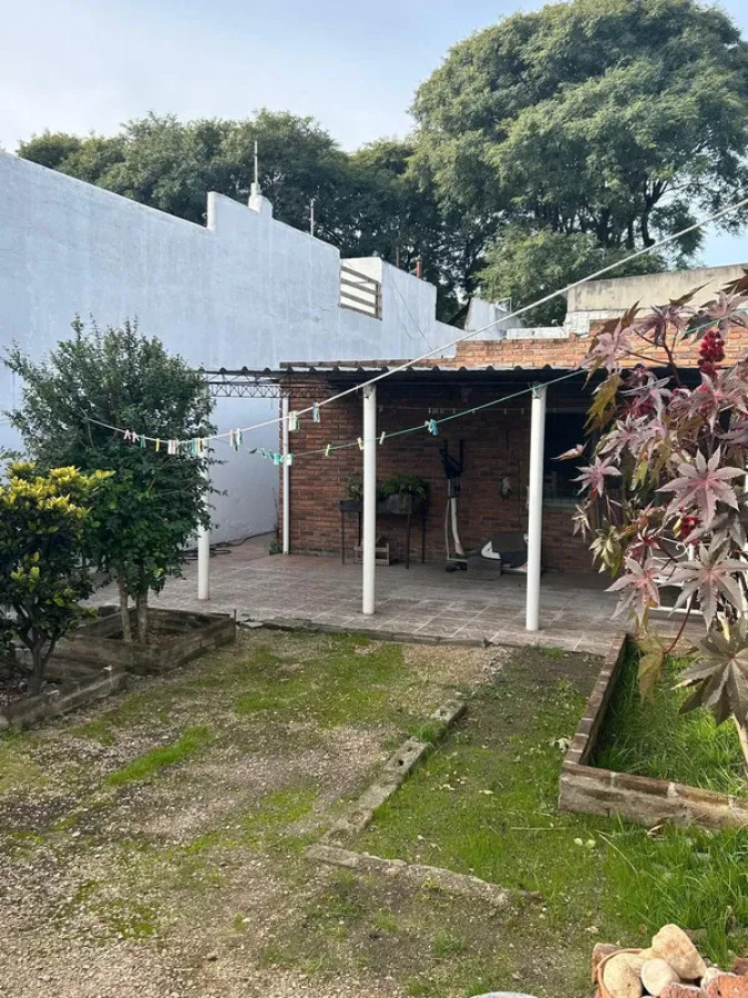 Casa ID.6268 - Venta Casa 3 Dormitorios Brazo Oriental con patio y cochera