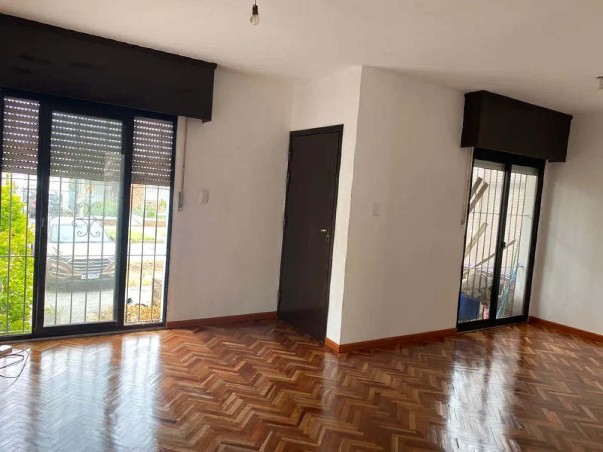 Casa ID.5786 - Alquiler Casa 3 Dormitorios Malvin con patio y garaje