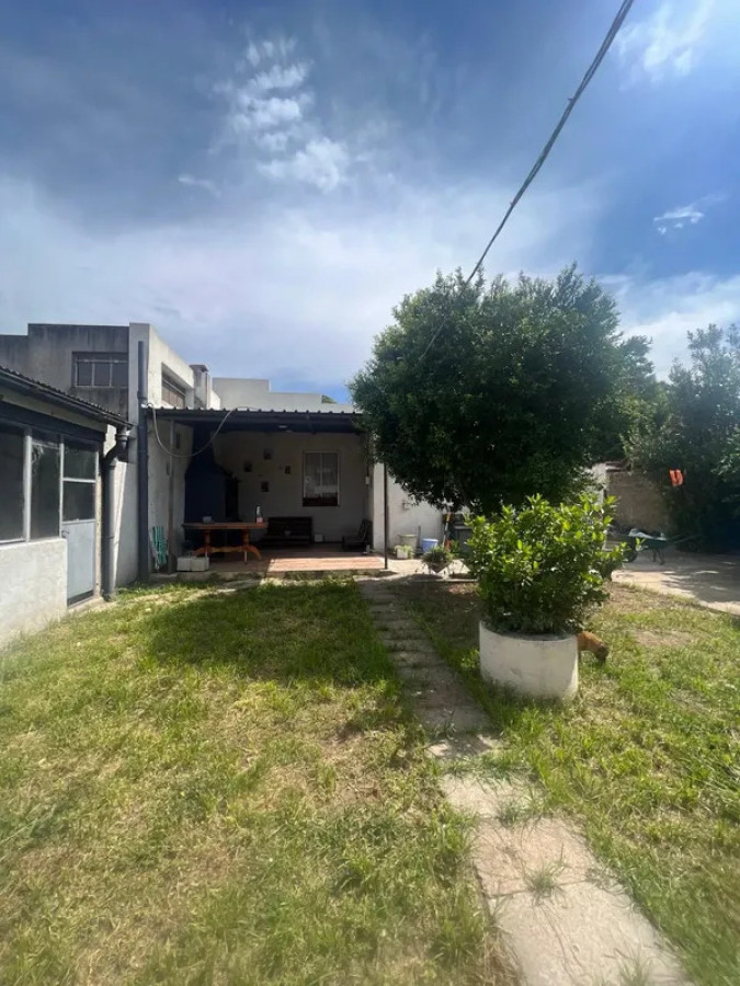 Casa ID.6068 - Alquiler Casa 2 Dormitorios La Teja con patio y cochera