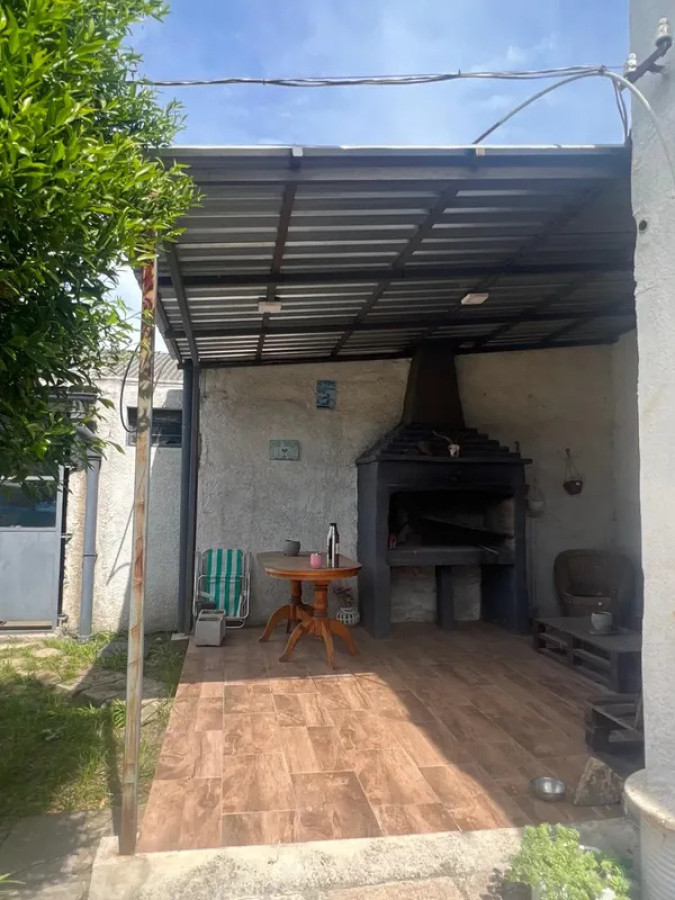 Casa ID.6068 - Alquiler Casa 2 Dormitorios La Teja con patio y cochera