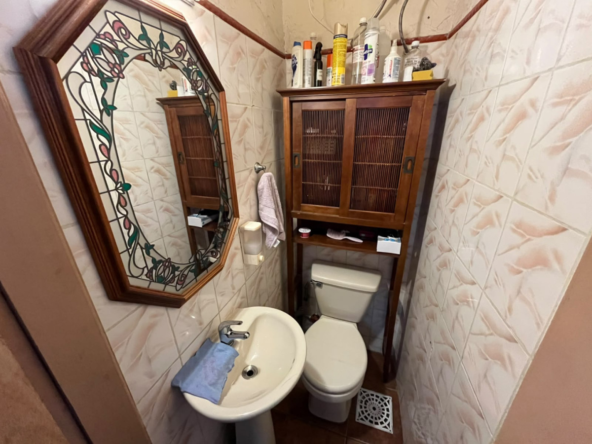 Casa ID.6657 - Venta Casa 4 Dormitorios La Blanqueada con patio y cochera