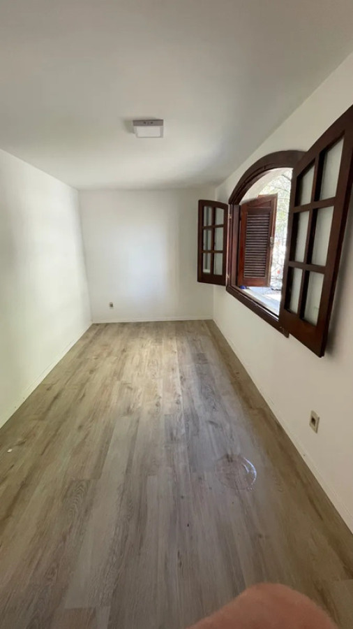 Casa ID.5545 - Venta Casa Reformada 4 Dormitorios Pocitos con Patio y Garaje