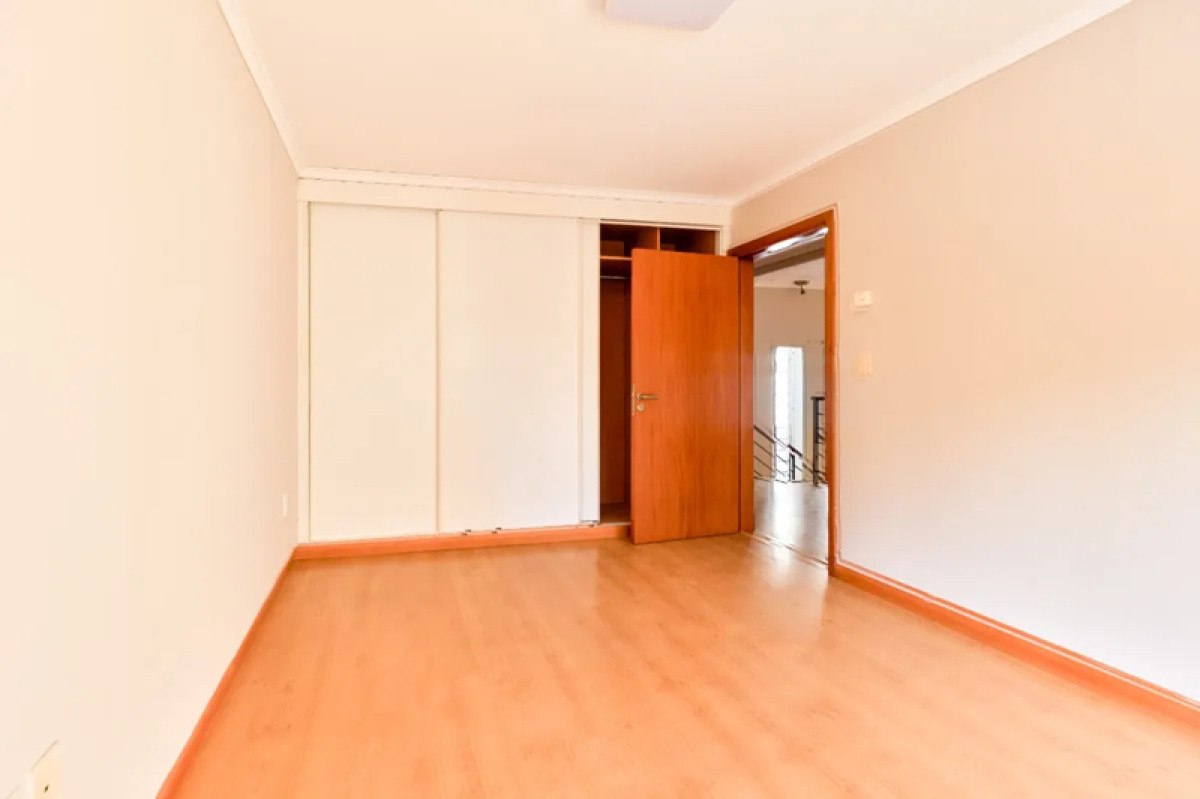 Casa ID.4673 - Venta Excelente Casa 4 Dormitorios Pocitos Garaje y Jardin